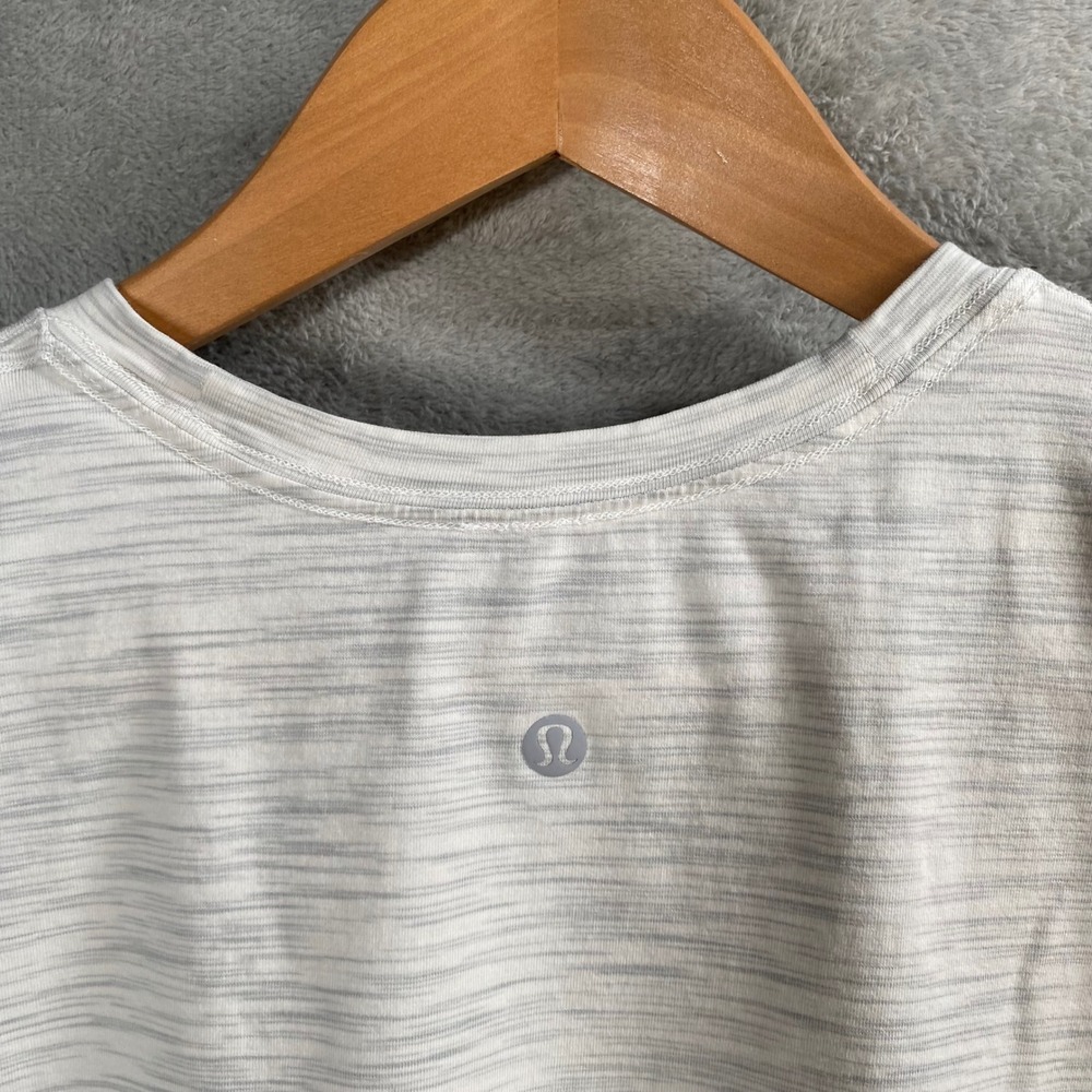 Lululemon Top Womens Medium Athleisure Activewear Performance Normcore T-Shirt‎ - Picture 4 of 5